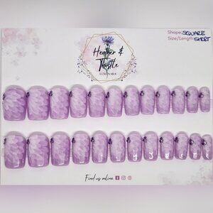 Heather & Thistle Luxe Press-On Nails - Purple Daisies - Short Square